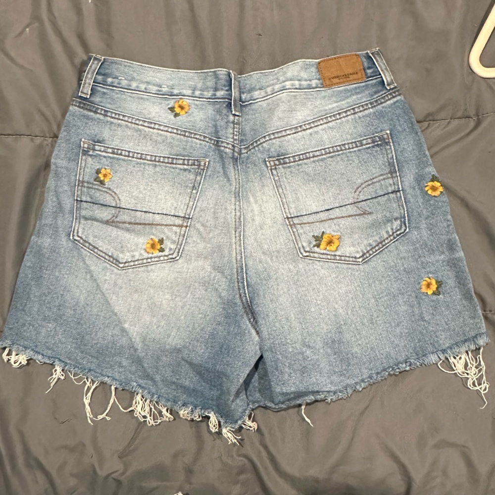 High Rise Mom shorts - Picture 2 of 3